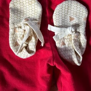 Beehive baby Booties